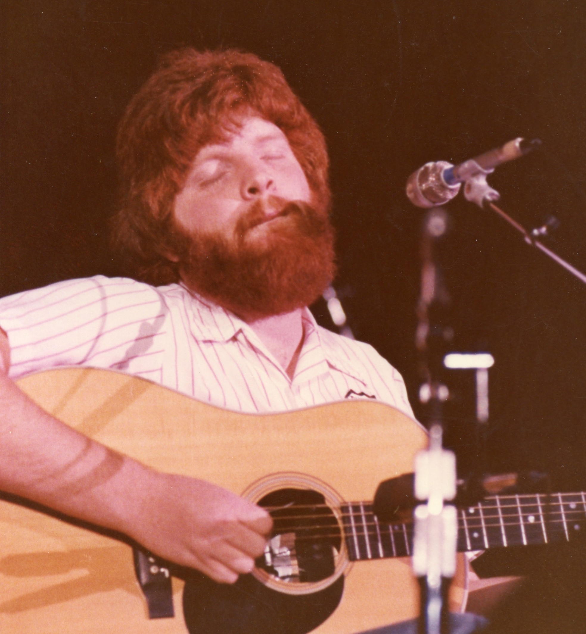 Crowd at a Mac Mcanally show